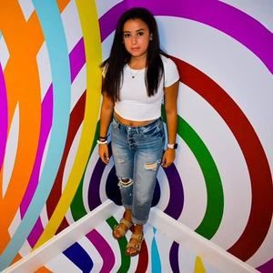 Meet your Posher, Danielle